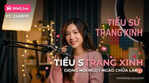 Ảnh đại diện tiểu sử idol Trang Xinh trên ứng dụng MMLive ID 246810. Nữ streamer đang mỉm cười ấm áp, đeo tai nghe và trò chuyện qua micro trong không gian phòng live thư giãn. Trên ảnh có các dòng chữ nổi bật: Tiểu sử Trang Xinh, Giọng nói ngọt ngào chữa lành cùng tên miền nanogate.io.